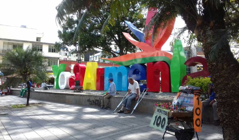 Todos los días 5:45, 6:48, 7:48 y 8:45 a.m. escuche la información local en Caracol Radio