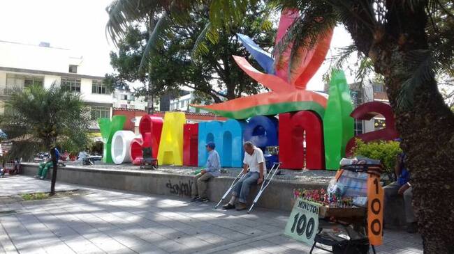 Todos los días 5:45, 6:48, 7:48 y 8:45 a.m. escuche la información local en Caracol Radio