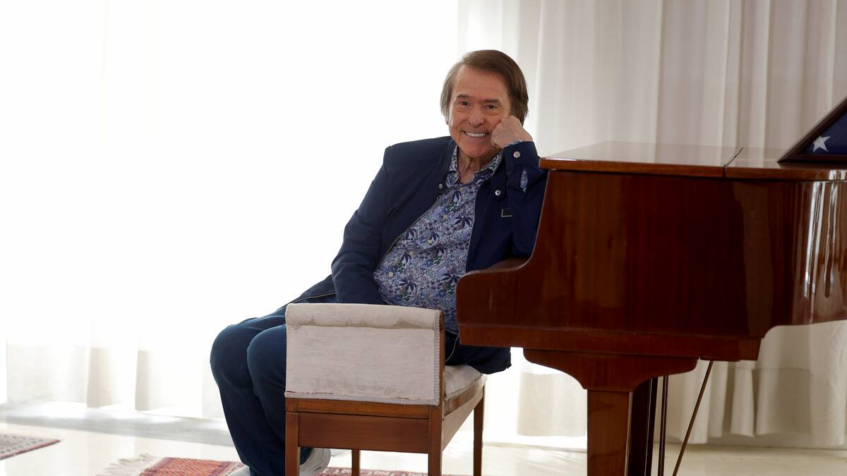 Raphael cumple hoy 82 años, y anuncia su regreso a los escenarios