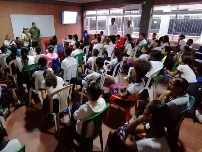 Ejército lidera campaña contra reclutamiento de menores en sur de Bolívar