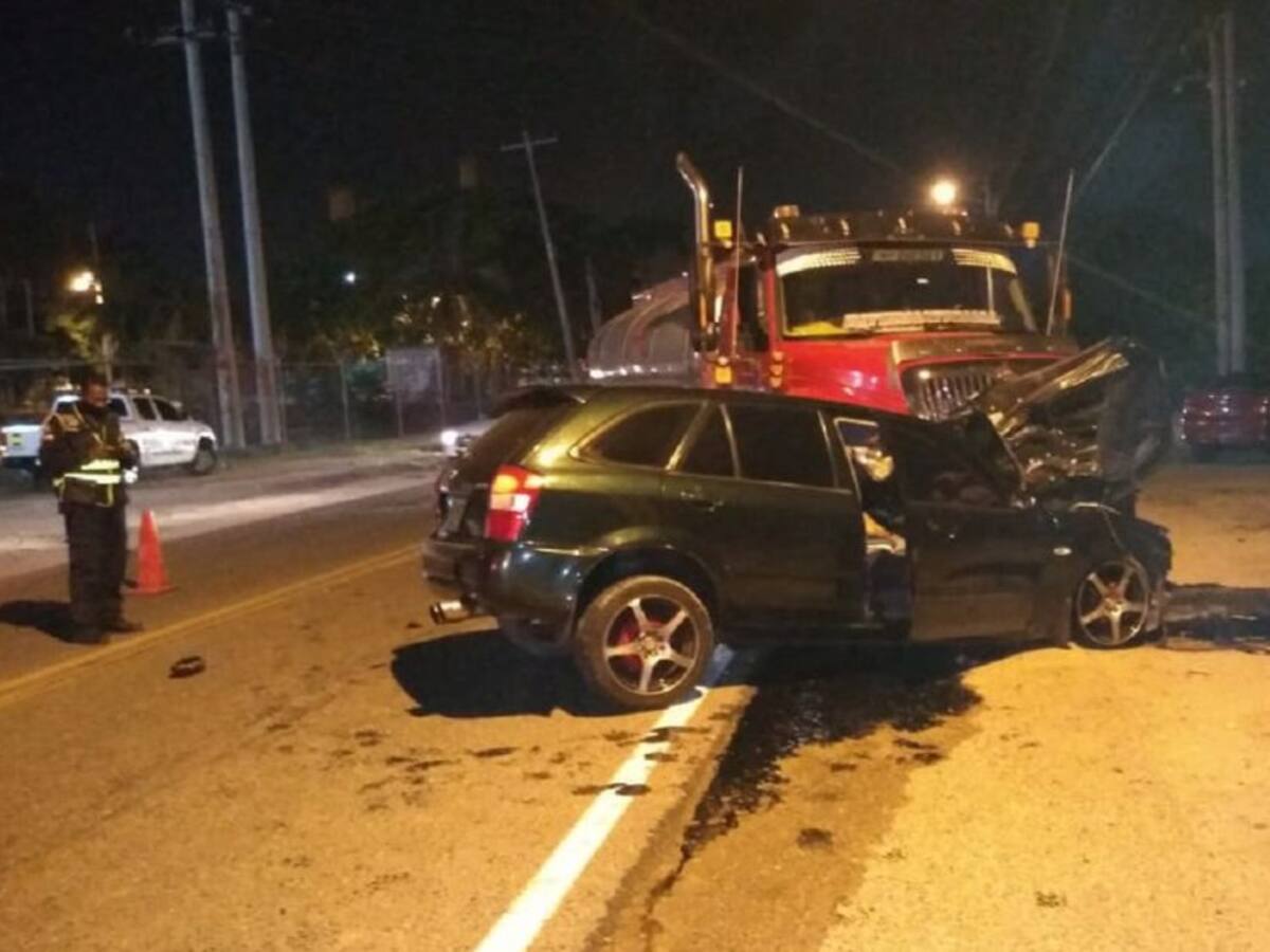 Dos muertos tras choque de vehículo particular y un camión en Cartagena