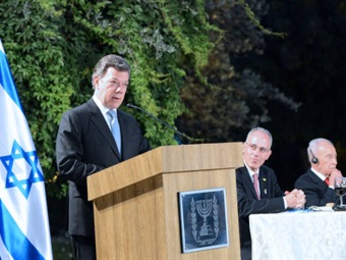 Santos confía en un proceso de paz similar al de Gobierno y Farc, en Oriente Medio