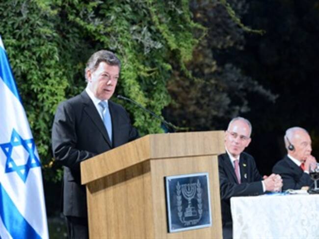 Santos confía en un proceso de paz similar al de Gobierno y Farc, en Oriente Medio