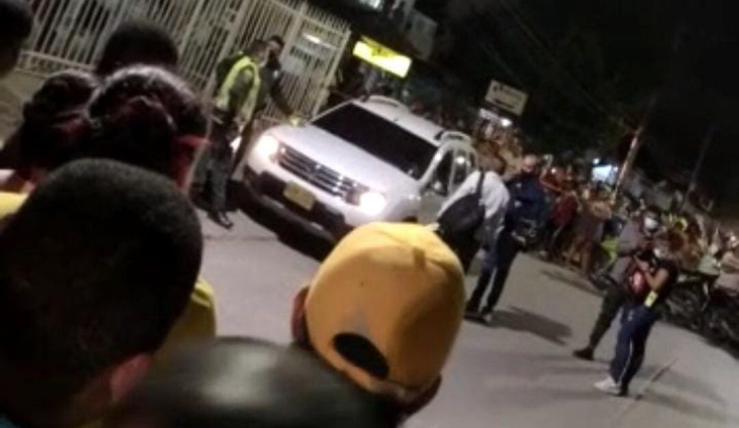 Dos motorizados le propinaron varios balazos cuando la víctima se movilizaba en una camioneta blanca