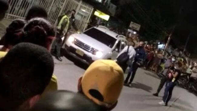 Dos motorizados le propinaron varios balazos cuando la víctima se movilizaba en una camioneta blanca