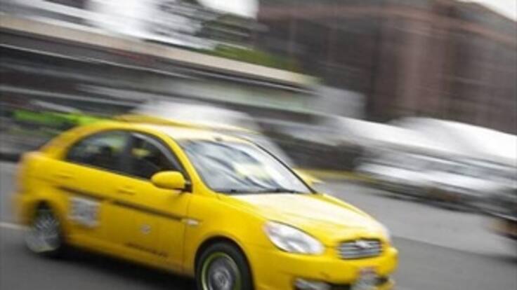 Viajar en taxi en Bogotá es más económico que con Uber