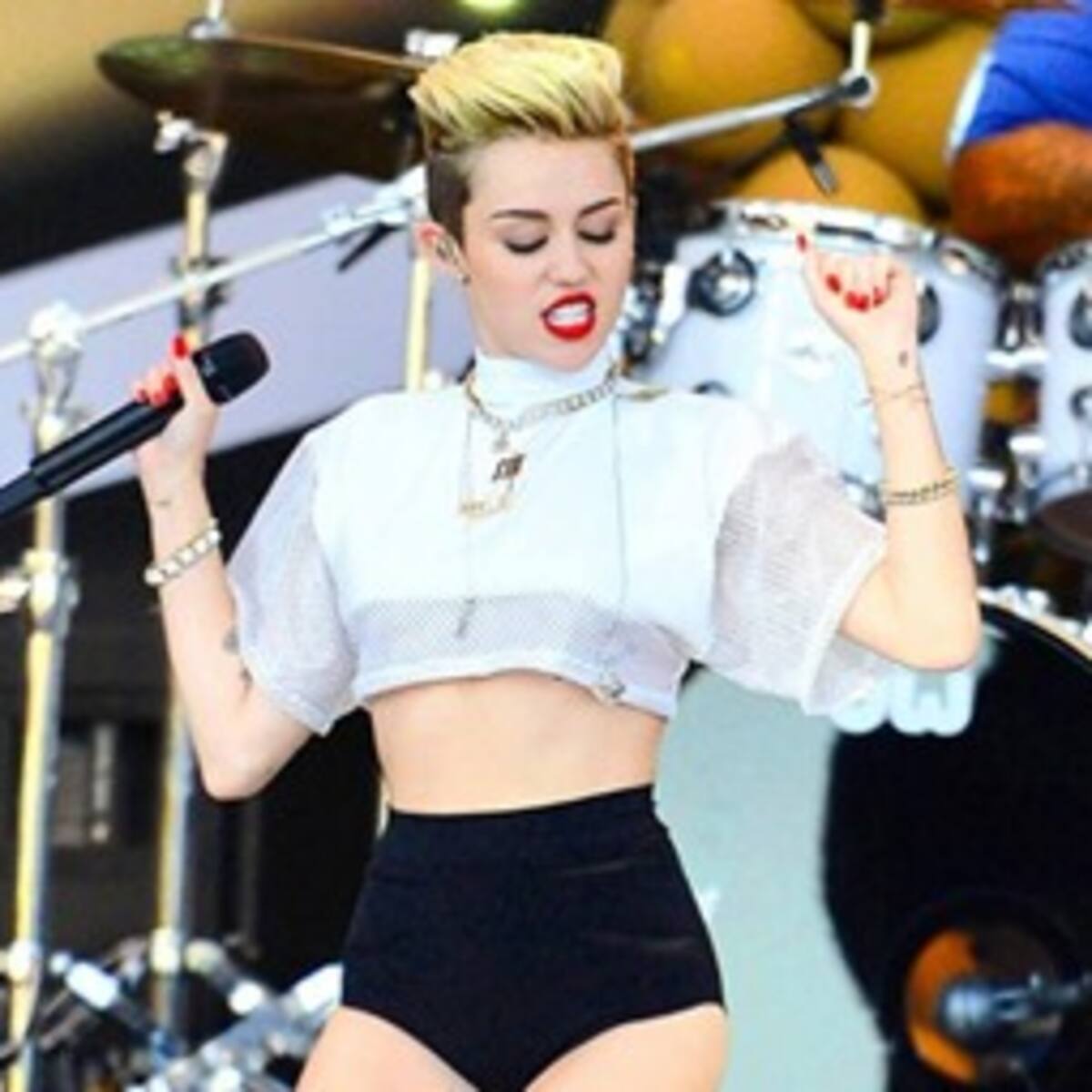 Actitud de Miley Cyrus sería por culpa de la mexicana Eiza González