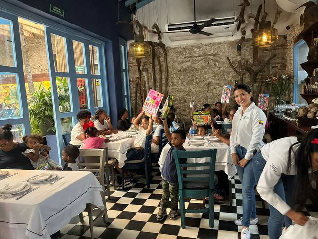 Cemento País, Juan del Mar y Fundación Generación Restauradores llevan alegría a niños de las islas