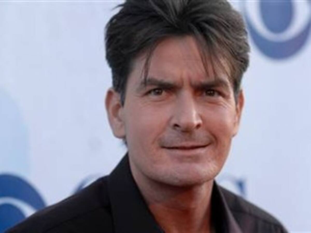 Salseros salvadoreños cantan al 'vagabundo' y 'vividor' Charlie Sheen