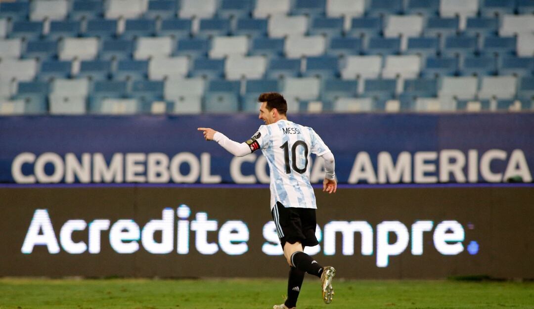 Lione Messi celebrando uno de sus goles ante Bolivia en la Copa América 2021