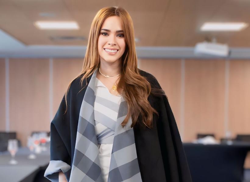 Ana Monsalvo.