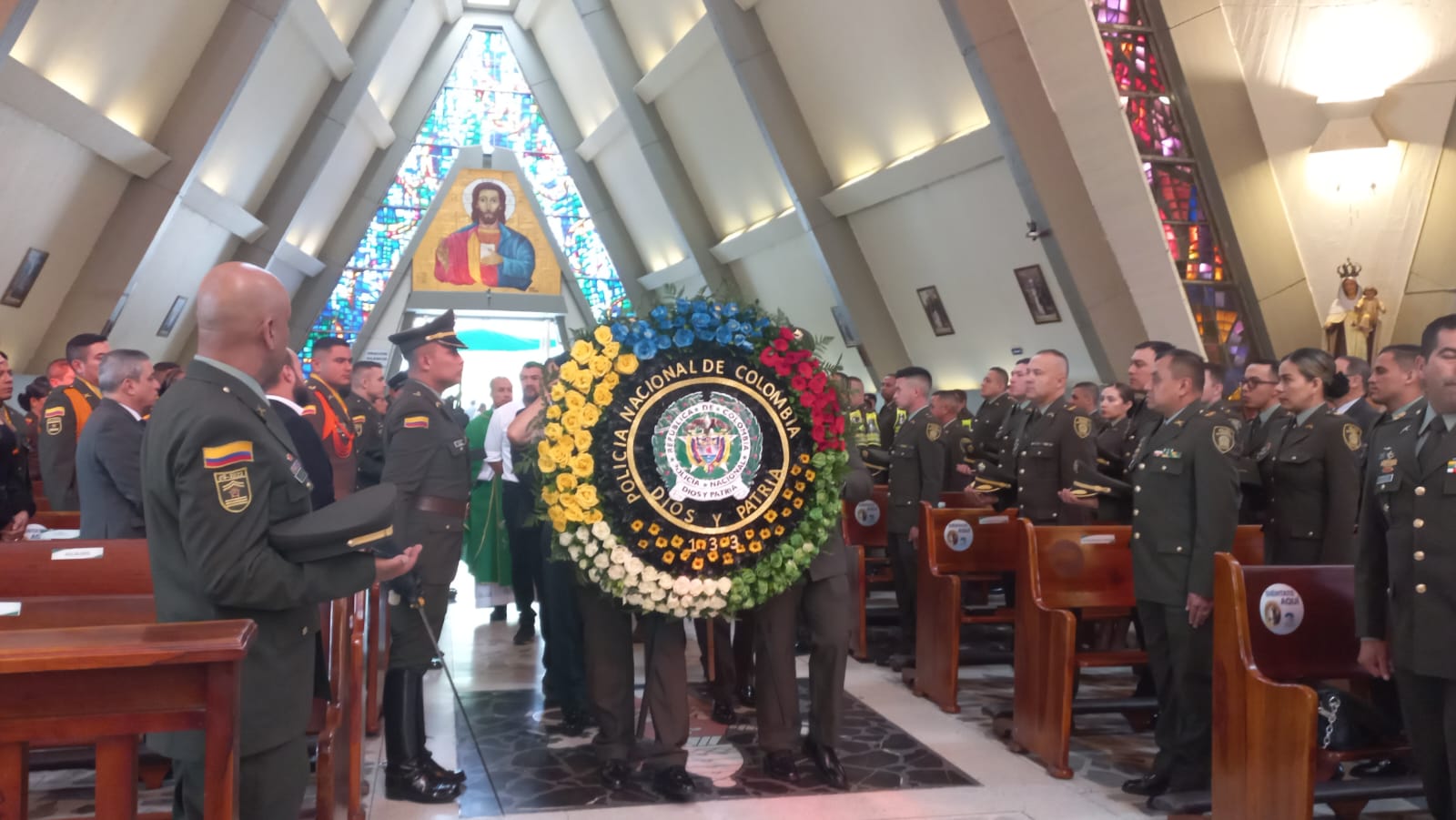 Ofrenda floral en honor a aniversario de la Policía del Quindío- Vanessa Porras