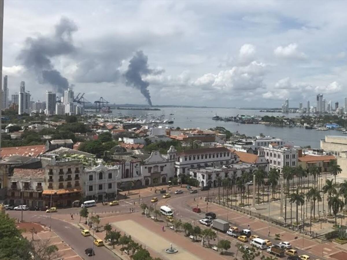 Dos incendios simultáneos en zona industrial de Cartagena