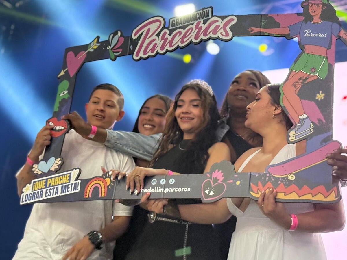 Más de 1.500 jóvenes se gradúan del programa Parceros en Medellín