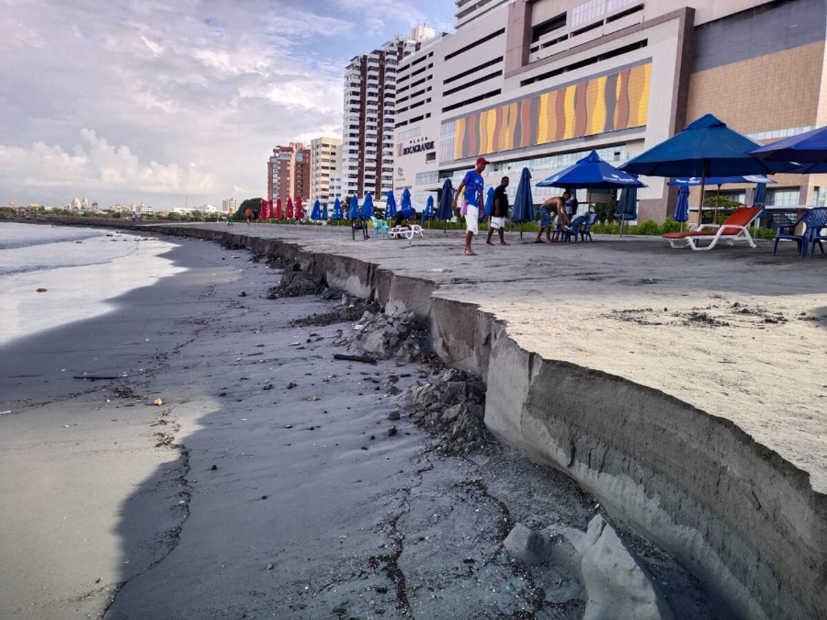 Mar de leva “se tragó” parte de la arena de Playa 5 en Cartagena