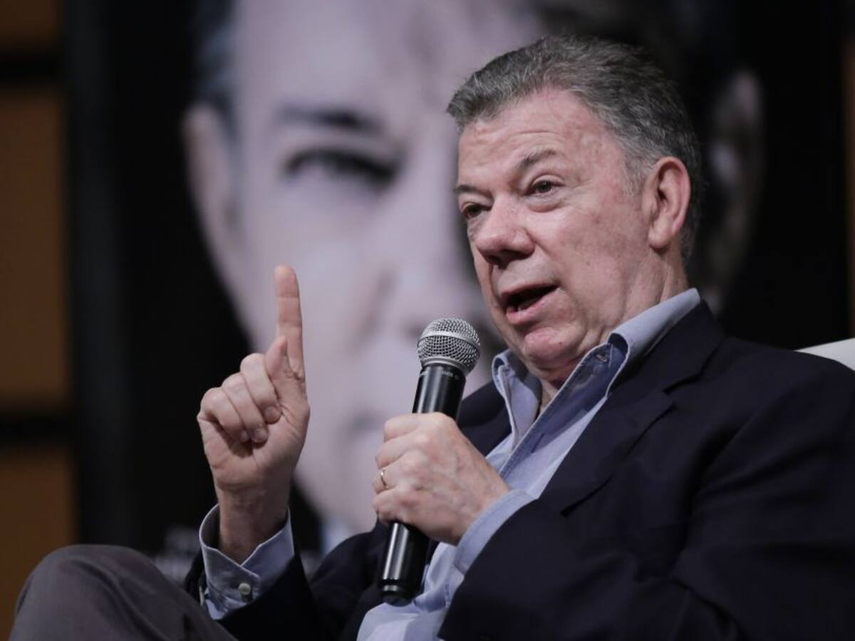Con divertidos pasos, Juan Manuel Santos baila con su nieta