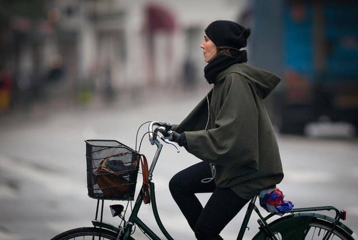 En la página cyclechicrepublic.com hay fotos de personas de diferentes ciudades del mundo que se han unido a la moda de movilizarse en bicicleta con estilo.