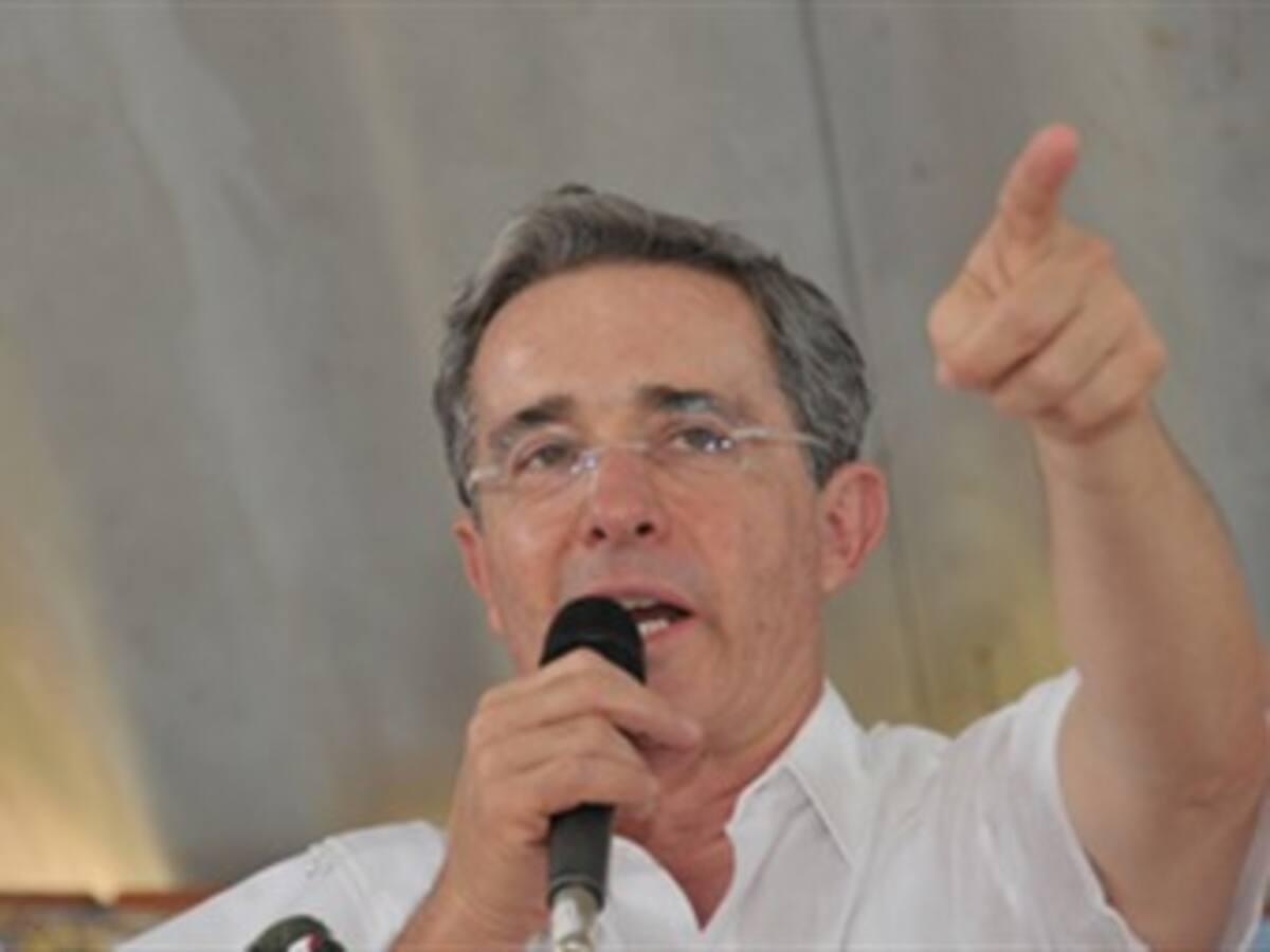 El gobierno contrata 523 kilómetros de carreteras por 800 mil millones de pesos