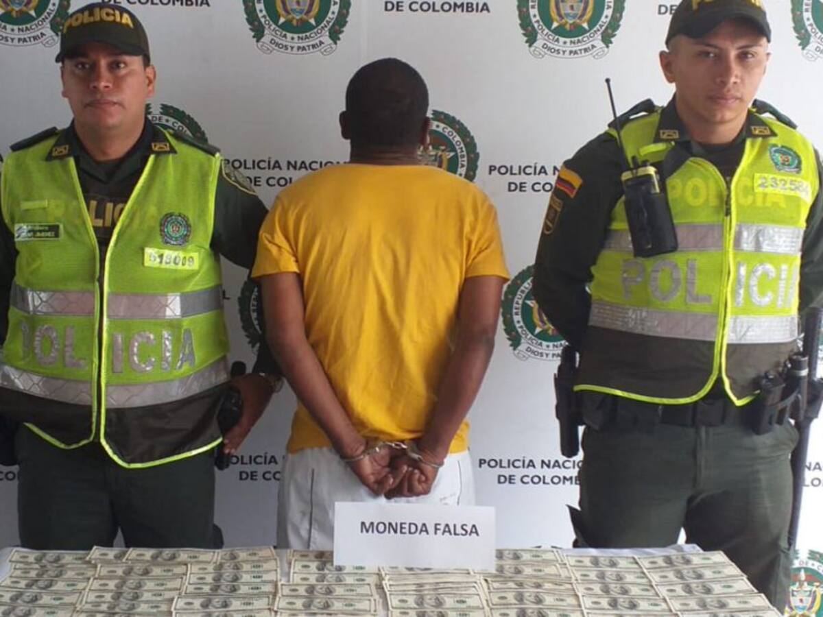 Un hombre fue detenido con 187 billetes de 100 dólares falsos en su poder