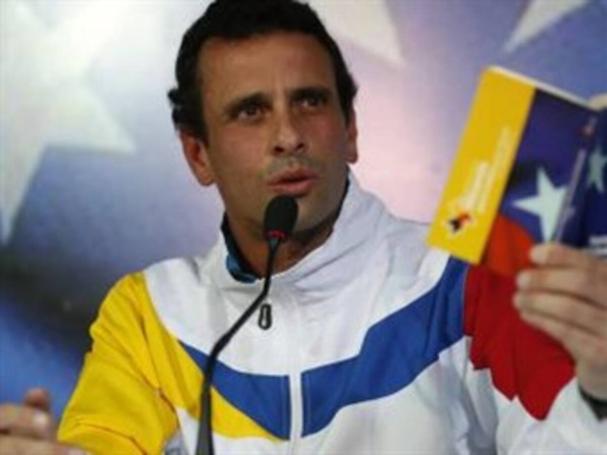 Capriles ofrece excusas a la familia de Chávez y reta a Maduro a un debate
