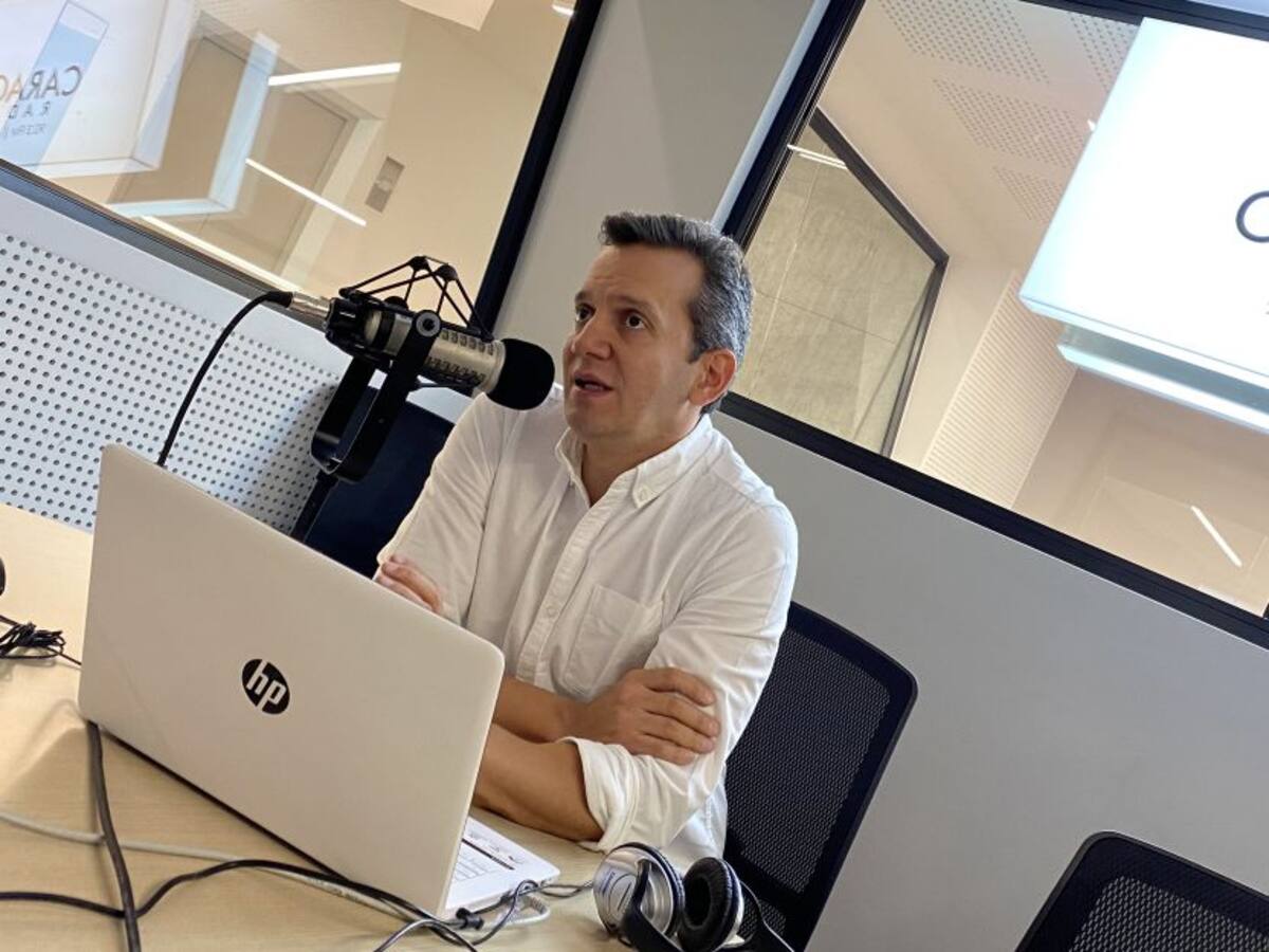 "Se hizo un cambio de perfil y requisitos, para beneficiar a una persona"