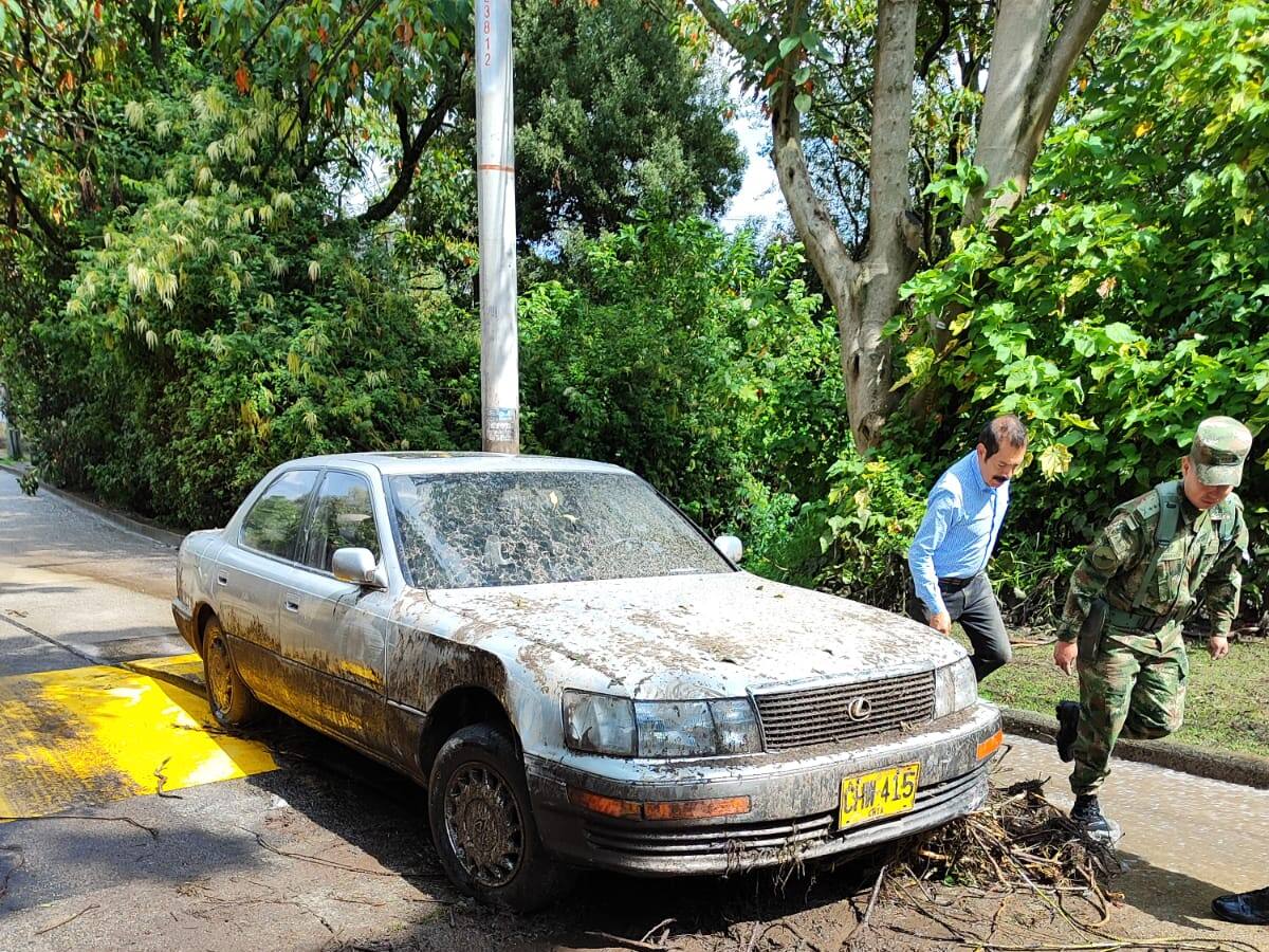 Inundaciones en Bogotá: afectados varios barrios por taponamiento del alcantarillado