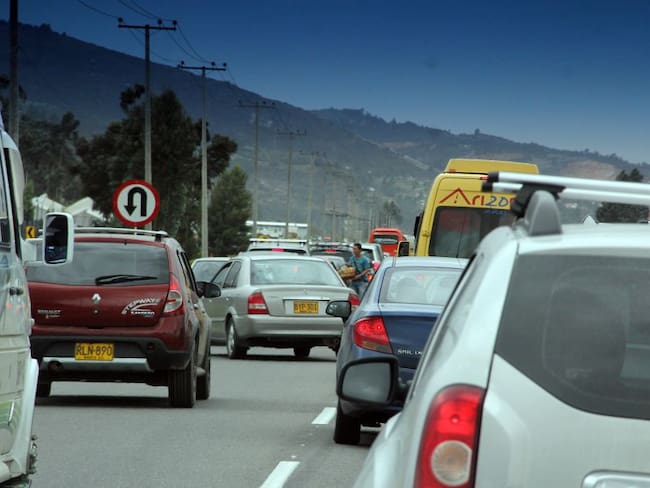 Colapsó vía Bogotá-Villavicencio en El Naranjal ante alta demanda de carros