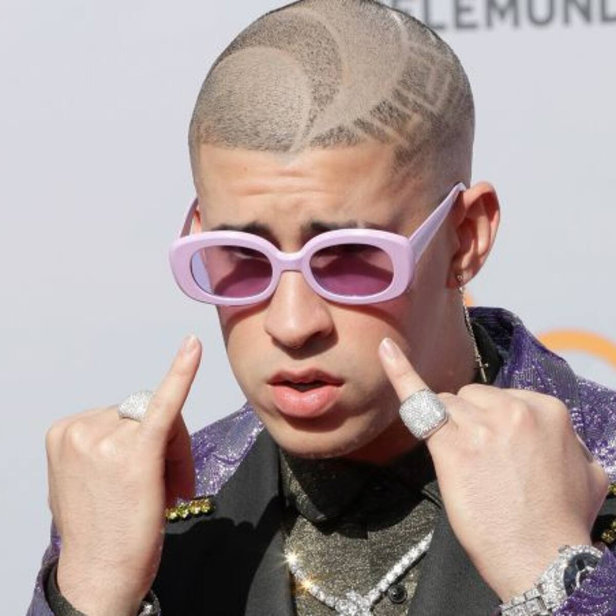 Bad Bunny llegó a los AMA’s con un tercer ojo