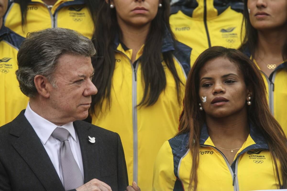 Jackeline Renteria doble medallista olímpica junto al presidente Juan Manuel Santos. 