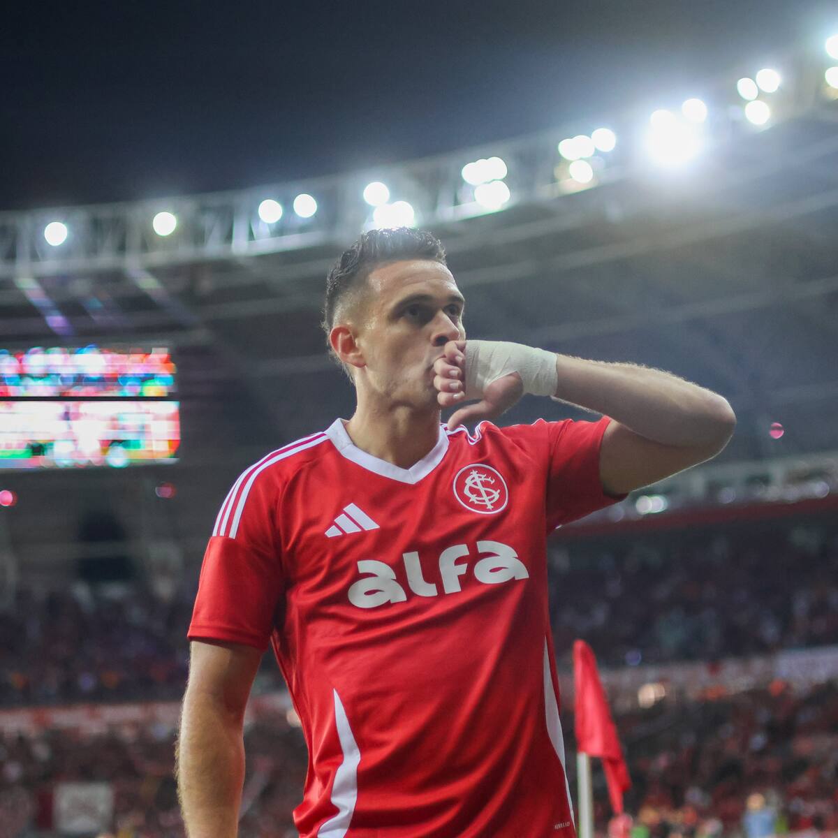 Rafael Santos Borré marca espectacular gol en la goleada del Inter en el Brasileirao: véalo acá