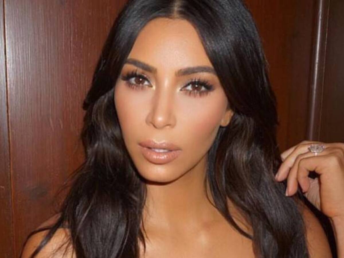 El secreto de Kim Kardashian para lucir una cintura muy pequeña