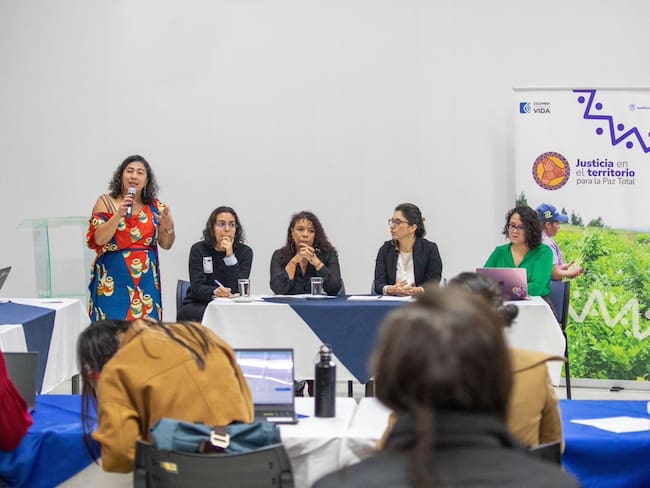 Encuentro entre Ministerio de Justicia, Ministerio de la Igualdad, movimientos de mujeres y personas LGBTIQ+, para entender y atender violencias de género.