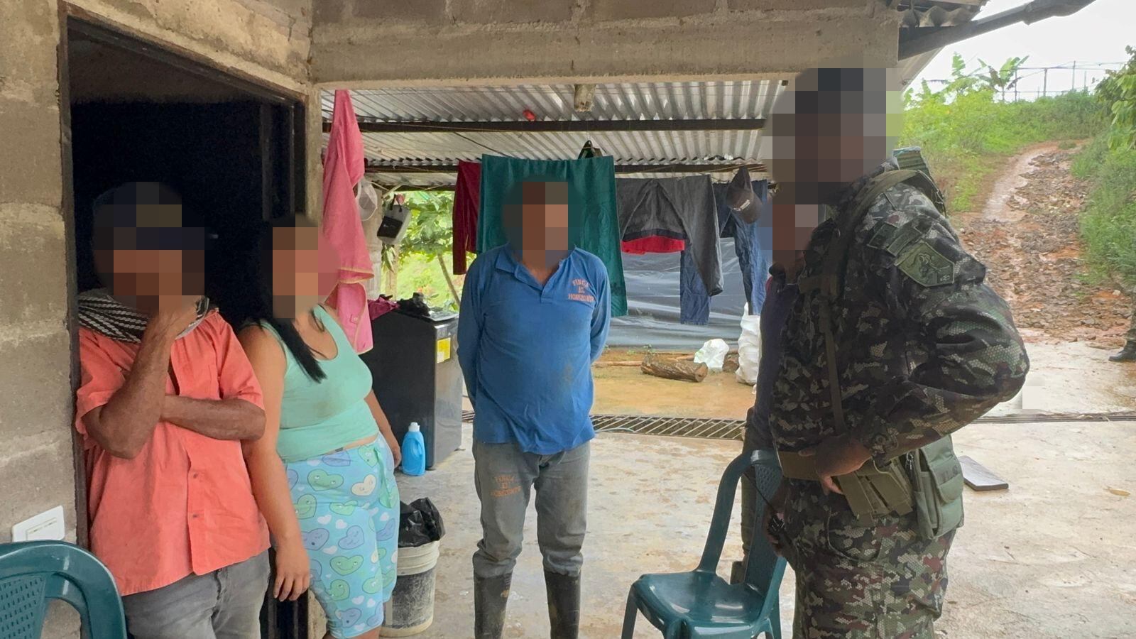 Ejército liberó a cuatro adultos y un menor de edad amarrados en Remedios, Antioquia