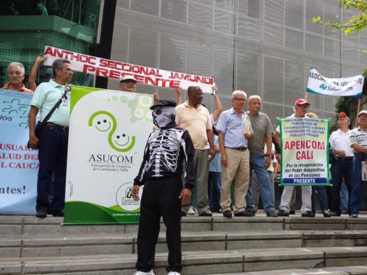 Crisis total de la salud en el Valle provoca plantón de usuarios ante Supersalud en Cali.