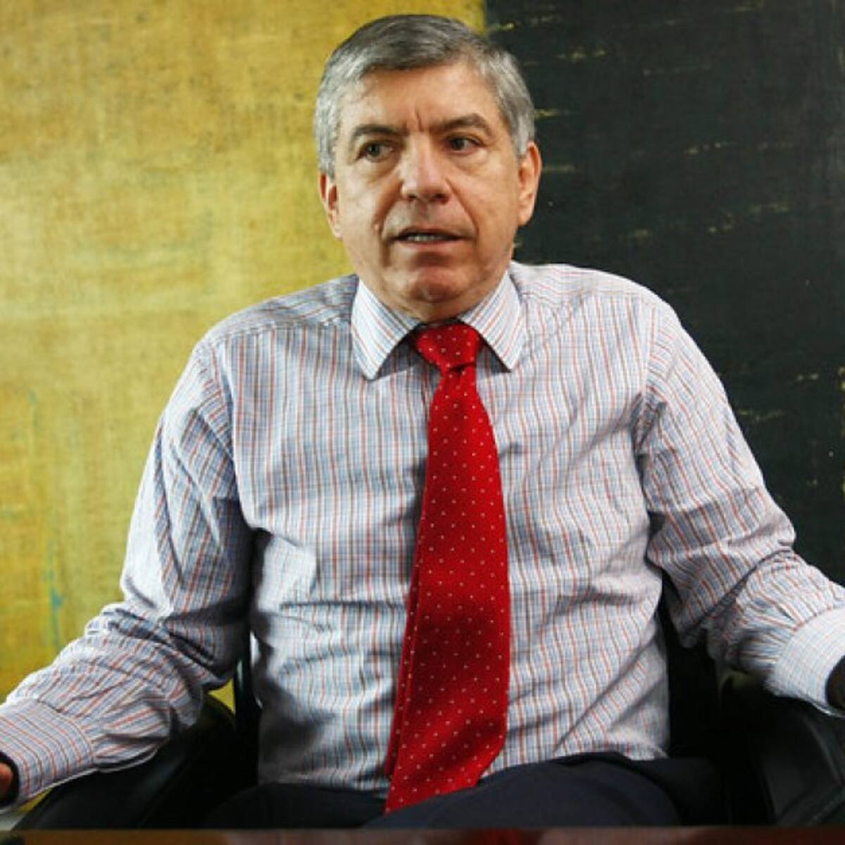 Expresidente César Gaviria señala a Petro de autoritario y sugiere desconocerlo como jefe de Estado