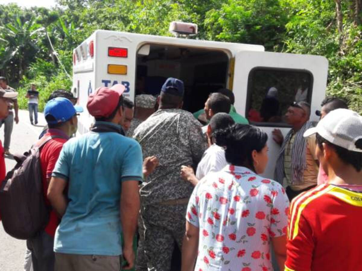 Siguen recuperándose estudiantes heridos en accidente en vía de Bolívar
