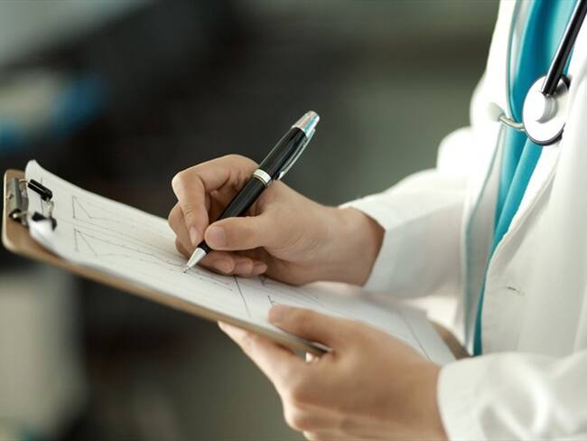 Perry Kendall, el doctor que le ganó la batalla al Sars en 2003