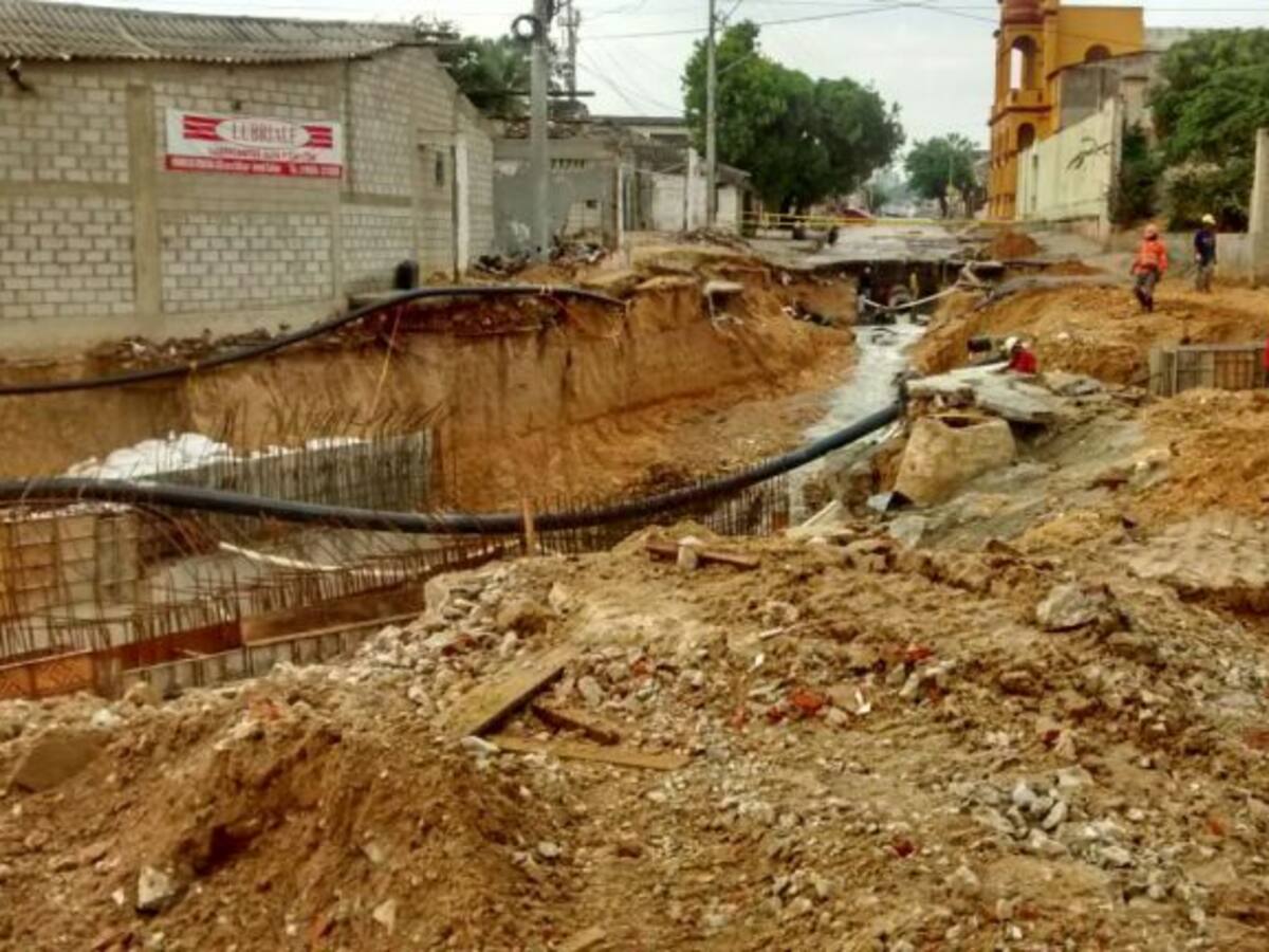 Protestan porque arroyo amenaza con tumbar viviendas en Barranquilla