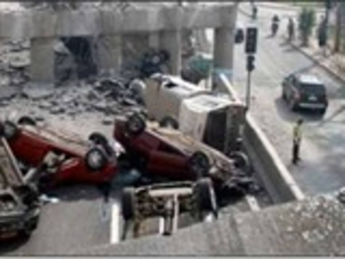 Vías averiadas y puentes destruídos causó el terremoto en Chile. Imágenes de Concepción