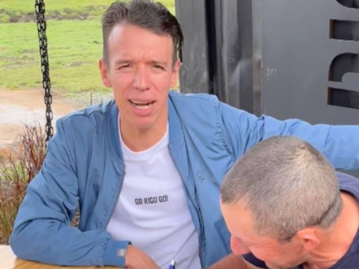 El noble gesto de Rigoberto Urán con el floricultor que lo siguió a rueda