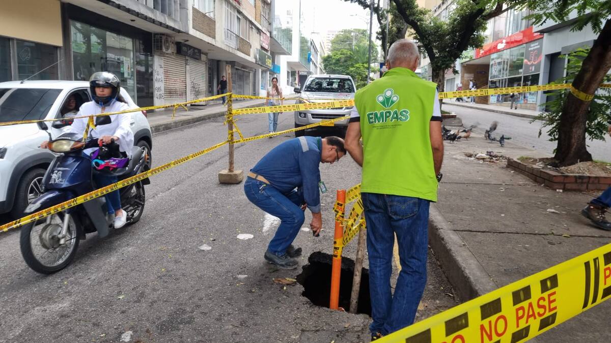 Manuelñ Mera de Empas reporta hundimiento en la calle 36 de Bucaramanga