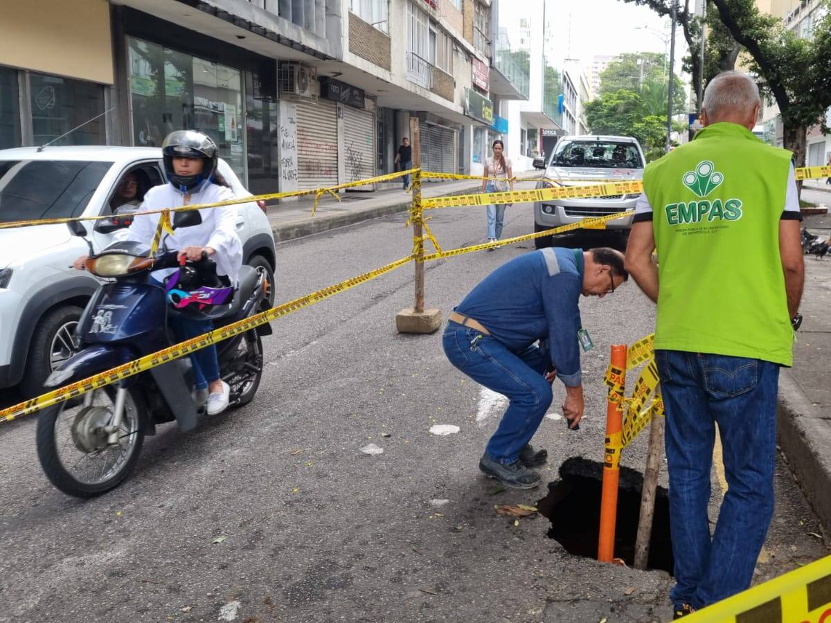 Cierre vial hoy viernes 31 de mayo en Bucaramanga: se hundió el pavimento en la 36