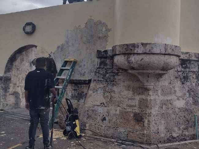 El Club de Pesca de Cartagena debe cubrir los costos asociados a la remoción del material, reparación, y las obras restaurativas.