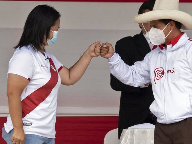 A pesar de que finalizó el conteo, ambos candidatos esperan la impugnación de votos para definir presidente.