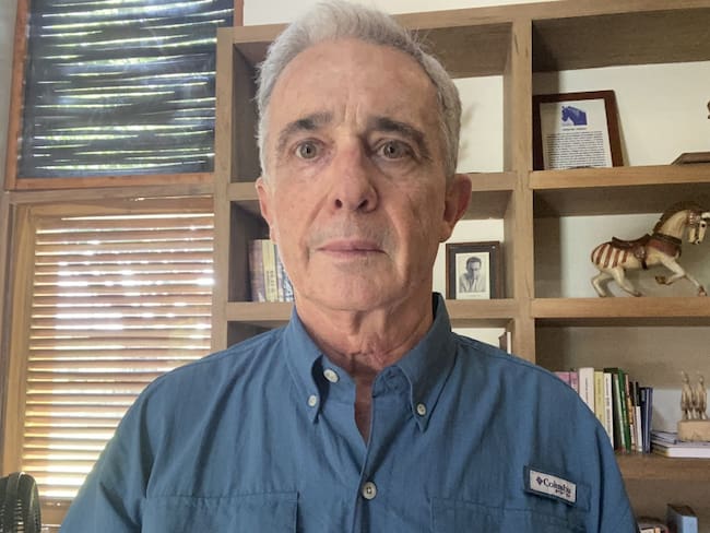 Expresidente Uribe reveló que fue reseñado como preso