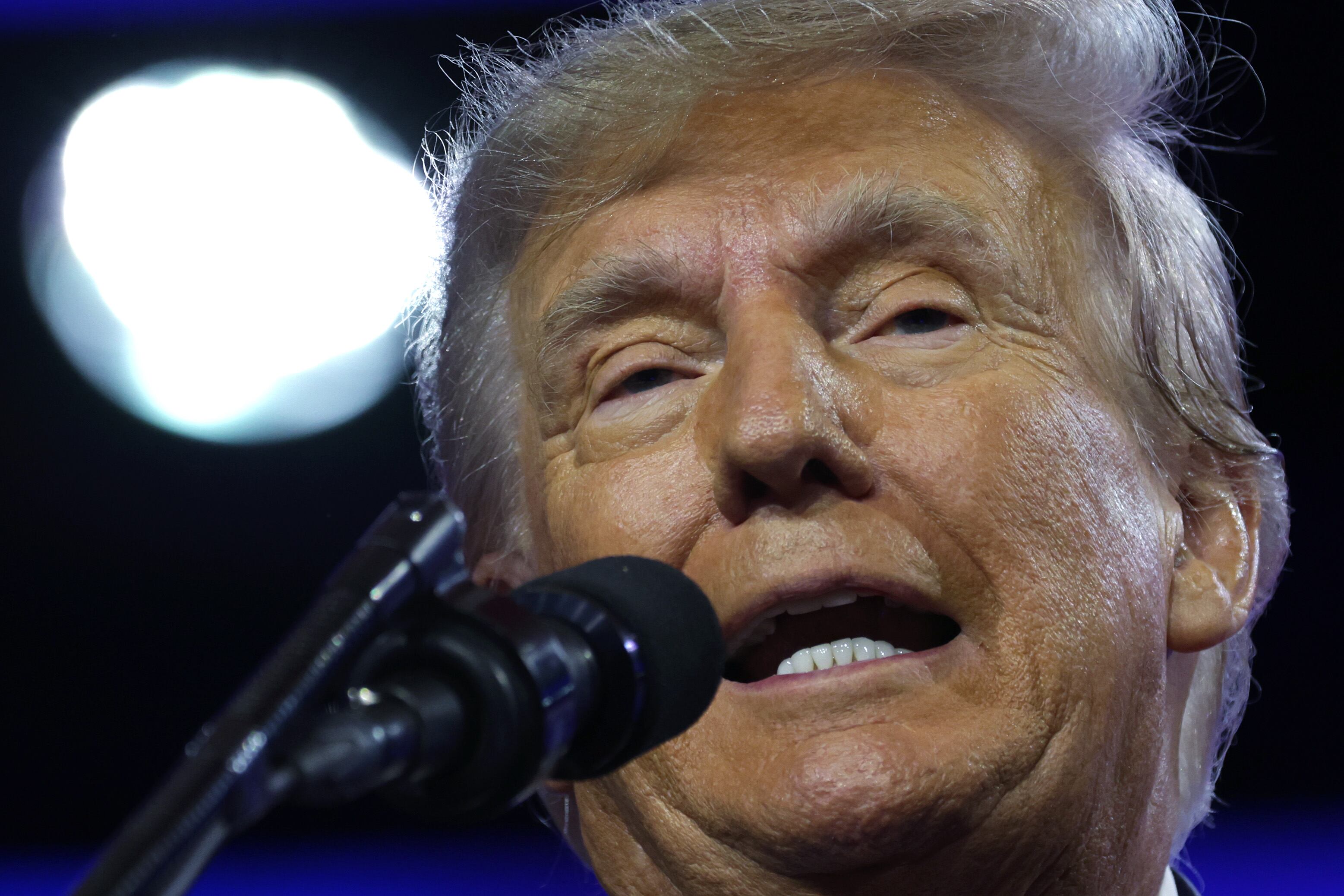 Trump participa en una canción con prisioneros del 6 de enero en la que pide justicia