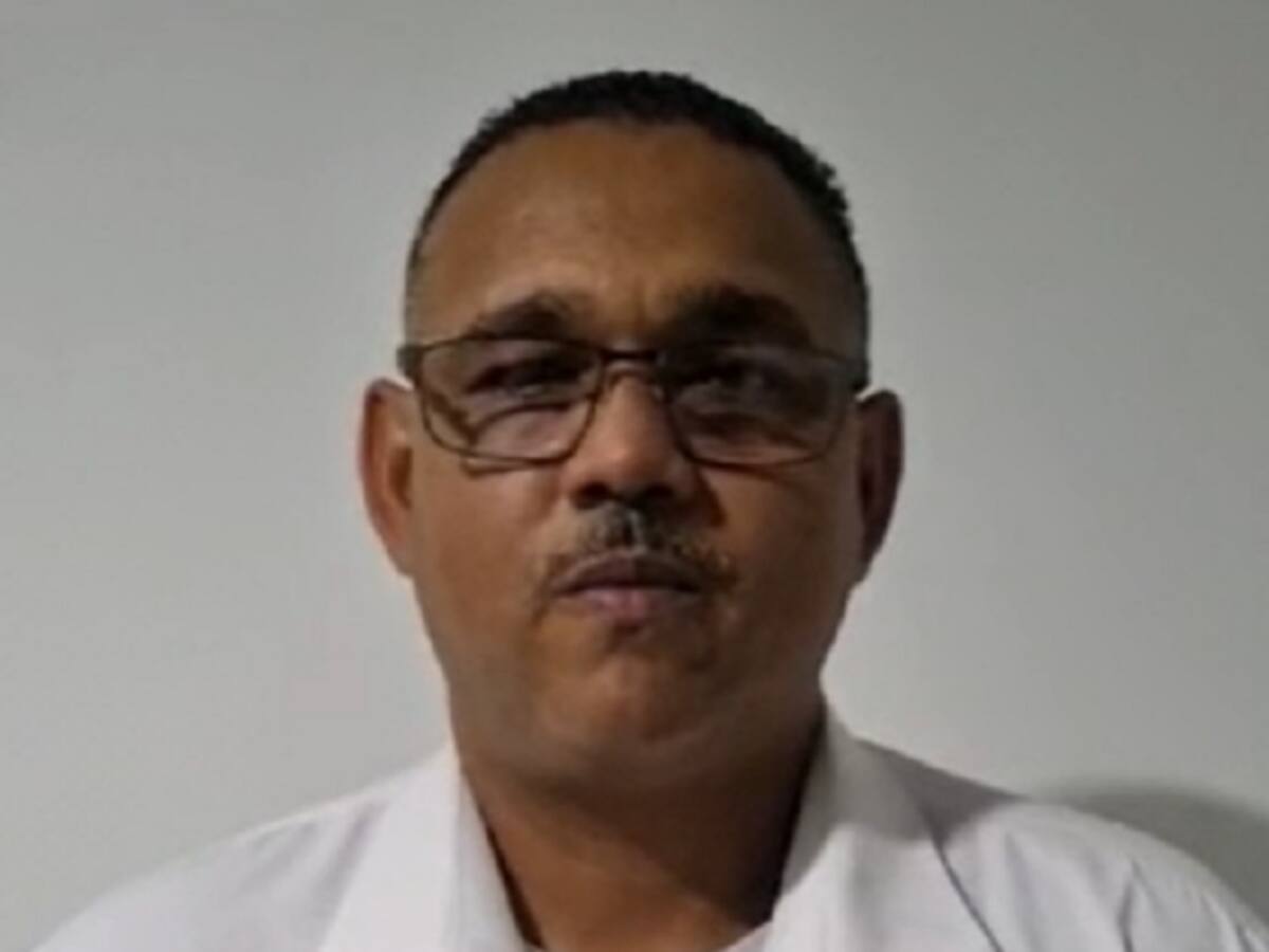 Pido disculpas, no volverá a pasar: taxista que transitó por debajo de la Torre del Reloj