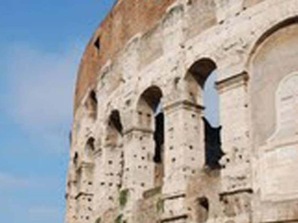 Sismo destruyó la mitad de una población en Italia