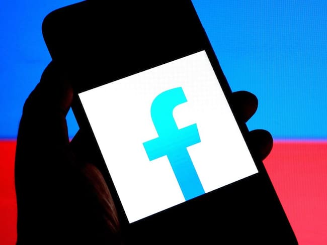 Facebook elimina páginas de noticias falsas que beneficiaba a la derecha