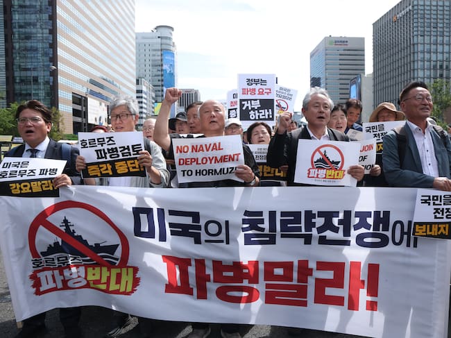 Manifestaciones en Corea del Sur en rechazo a un posible despliegue militar en el estrecho de Ormuz por la presiónde Estados Unidos.
(Foto: Chung Sung-Jun/Getty Images)